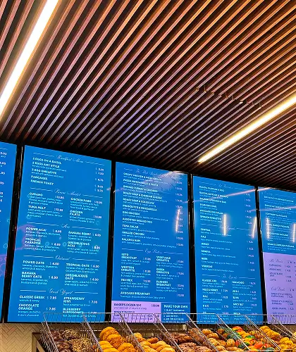 dotsignage menu boards solution for nyc cafe