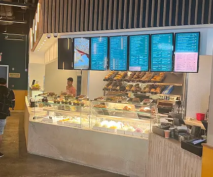 how bagel market use dotsignage